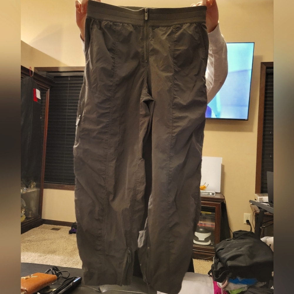 Lululemon nylon cropped joggers
